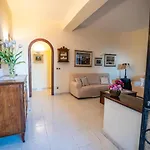 Courrier-house Aci Castello