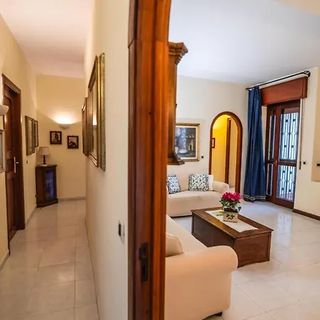 Apartment Courrier-house Aci Castello