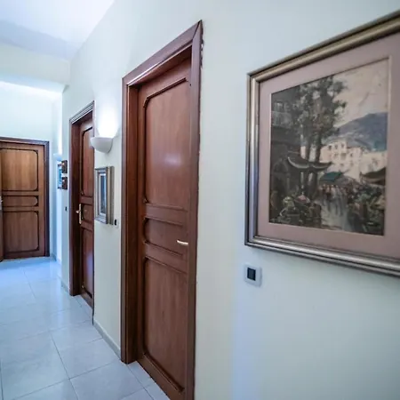 Courrier-house