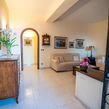 Courrier-house Aci Castello